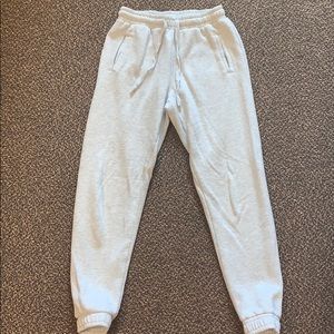 BRANDY MELVILLE SWEATS